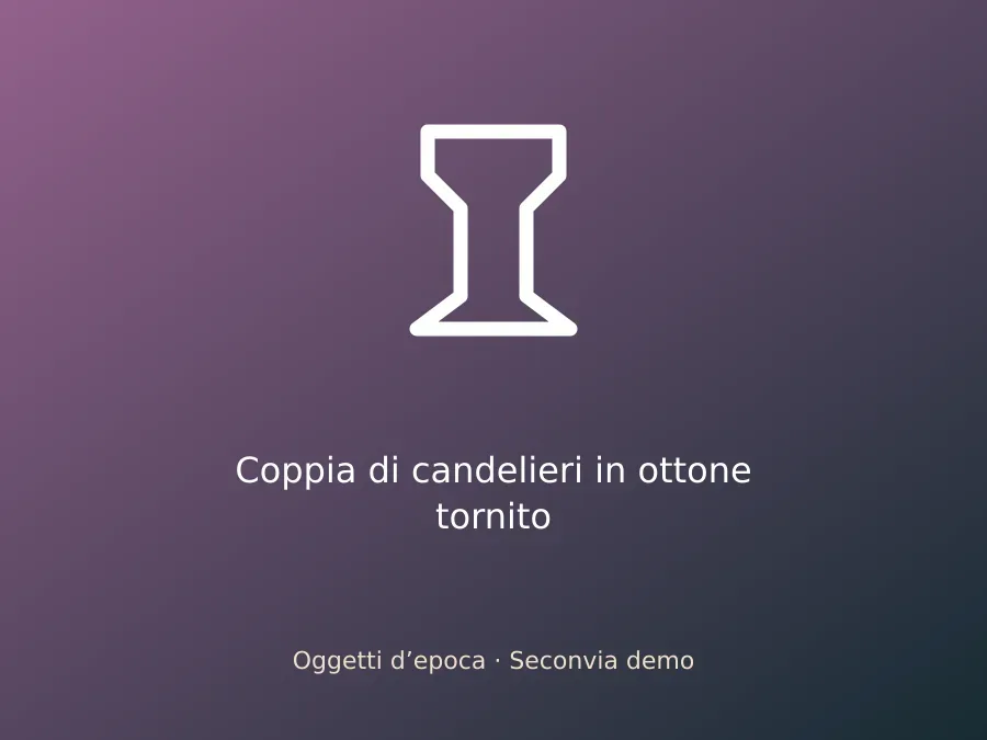 Coppia di candelieri in ottone tornito